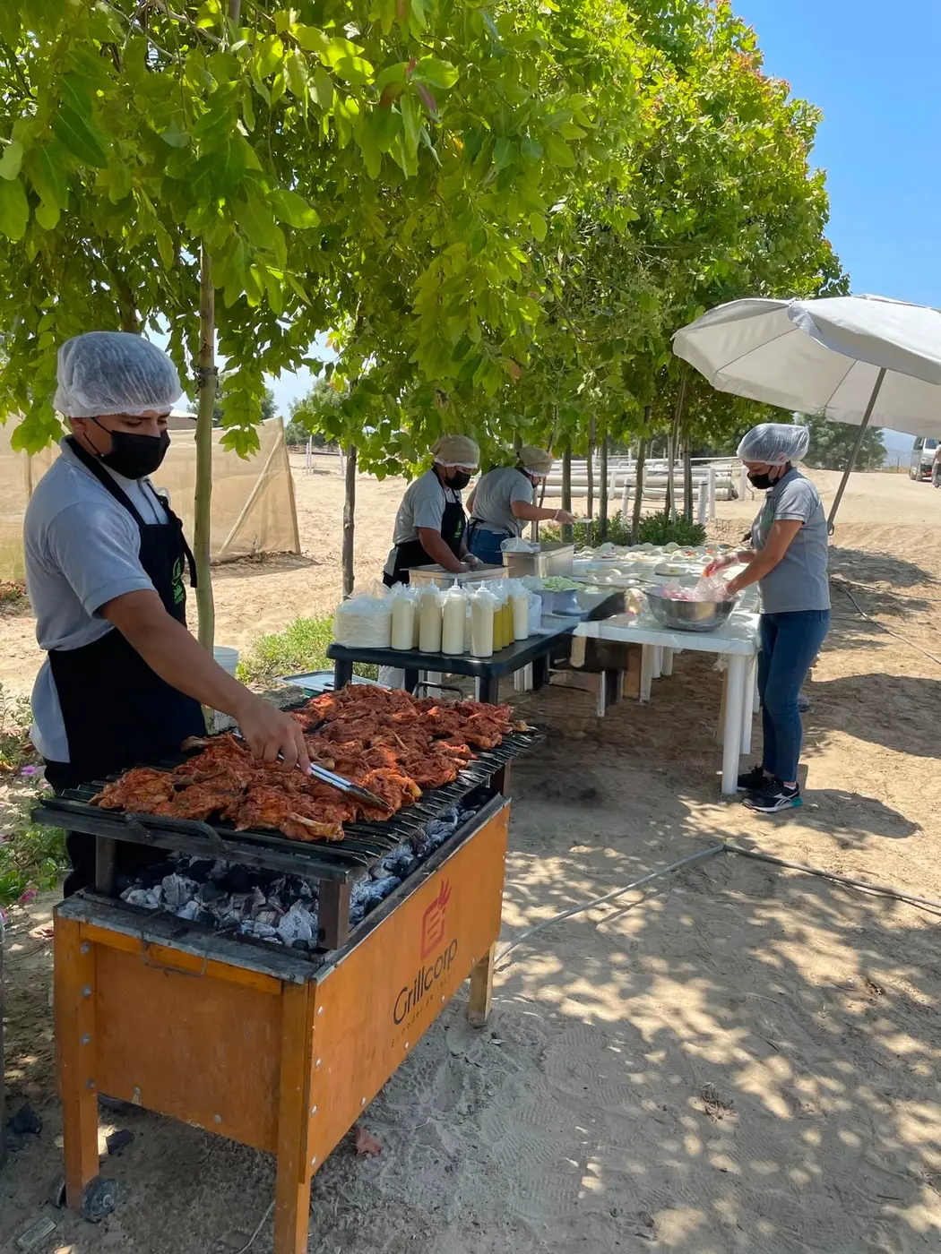 Preparación de parrilla para una actividad empresarial al aire libre